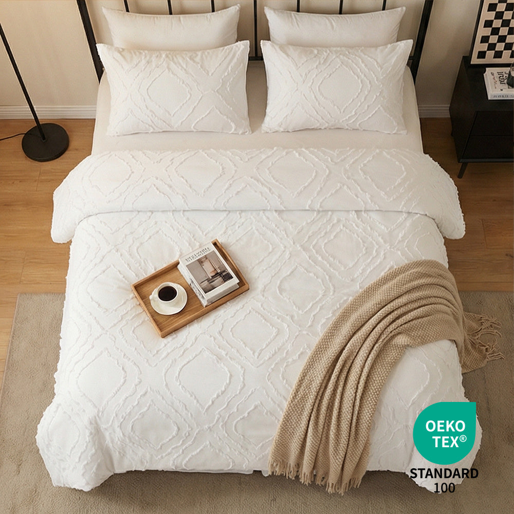 7pcs Bedding Ensemble for Year-Round Use, Featuring a Grid Cut Quilt Set with 1 Quilt, 1 Flat Sheet, 1 Mattress Protector, And 2 Or 4 Pillow Covers, Designed for Easy Comfort with High-Quality, Soft Material