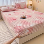 3pcs Heart Pattern Fitted Sheet Set, Soft, Comfortable, and Skin-friendly Fitted Sheet, Suitable for Bedrooms and Guest Rooms (1 Fitted Sheet, 2 Pillowcases, Does Not Include Inserts)