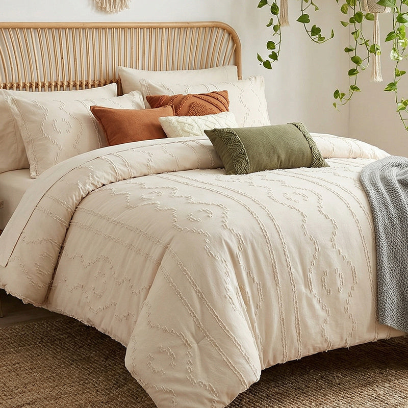 7pcs Bedding Ensemble for Year-Round Use, Featuring a Grid Cut Quilt Set with 1 Quilt, 1 Flat Sheet, 1 Mattress Protector, And 2 Or 4 Pillow Covers, Designed for Easy Comfort with High-Quality, Soft Material