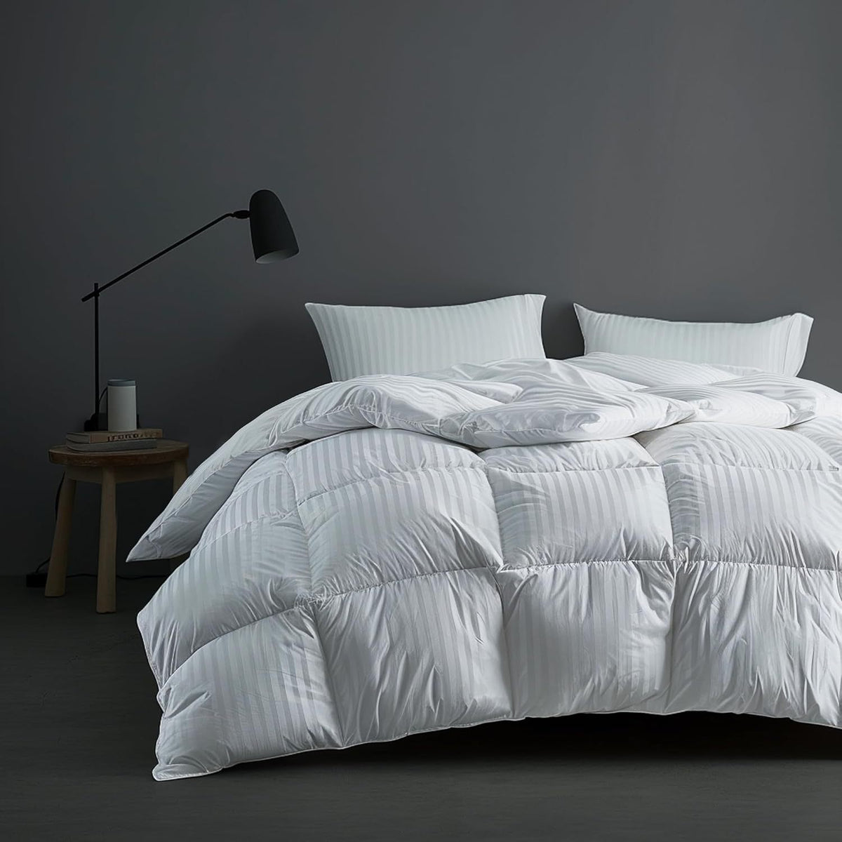 Hotel Grand Luxury White Down Comforter, 600 Fill Power All Season Down Duvet Insert, 500 Thread Count 100% Cotton Hotel Bedding Comforters with Stripe Pattern