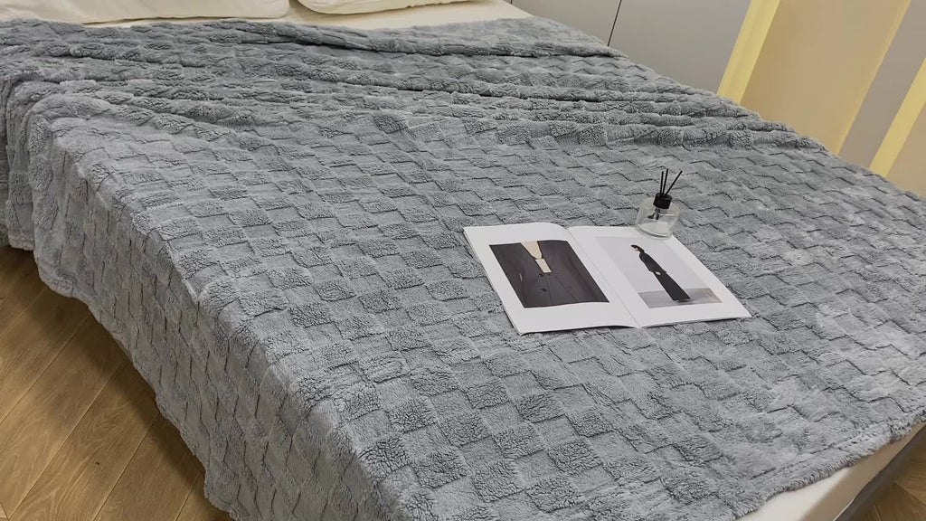 WERVITY Soft and Gentle Khaki Queen-Size Sofa Throw - Plaid Plush Holiday Blanket, Gift for All Ages, Adorable Soft Comfortable Spring Bedroom Home Decor Blanket, Machine Washable