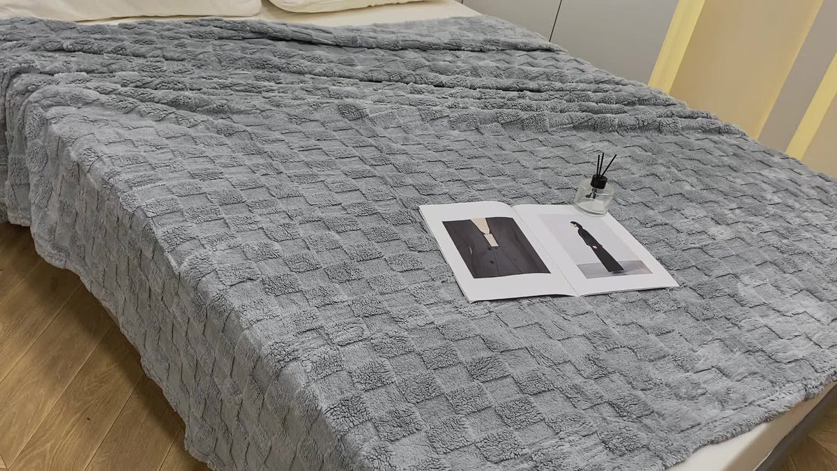 WERVITY Soft and Gentle Khaki Queen-Size Sofa Throw - Plaid Plush Holiday Blanket, Gift for All Ages, Adorable Soft Comfortable Spring Bedroom Home Decor Blanket, Machine Washable