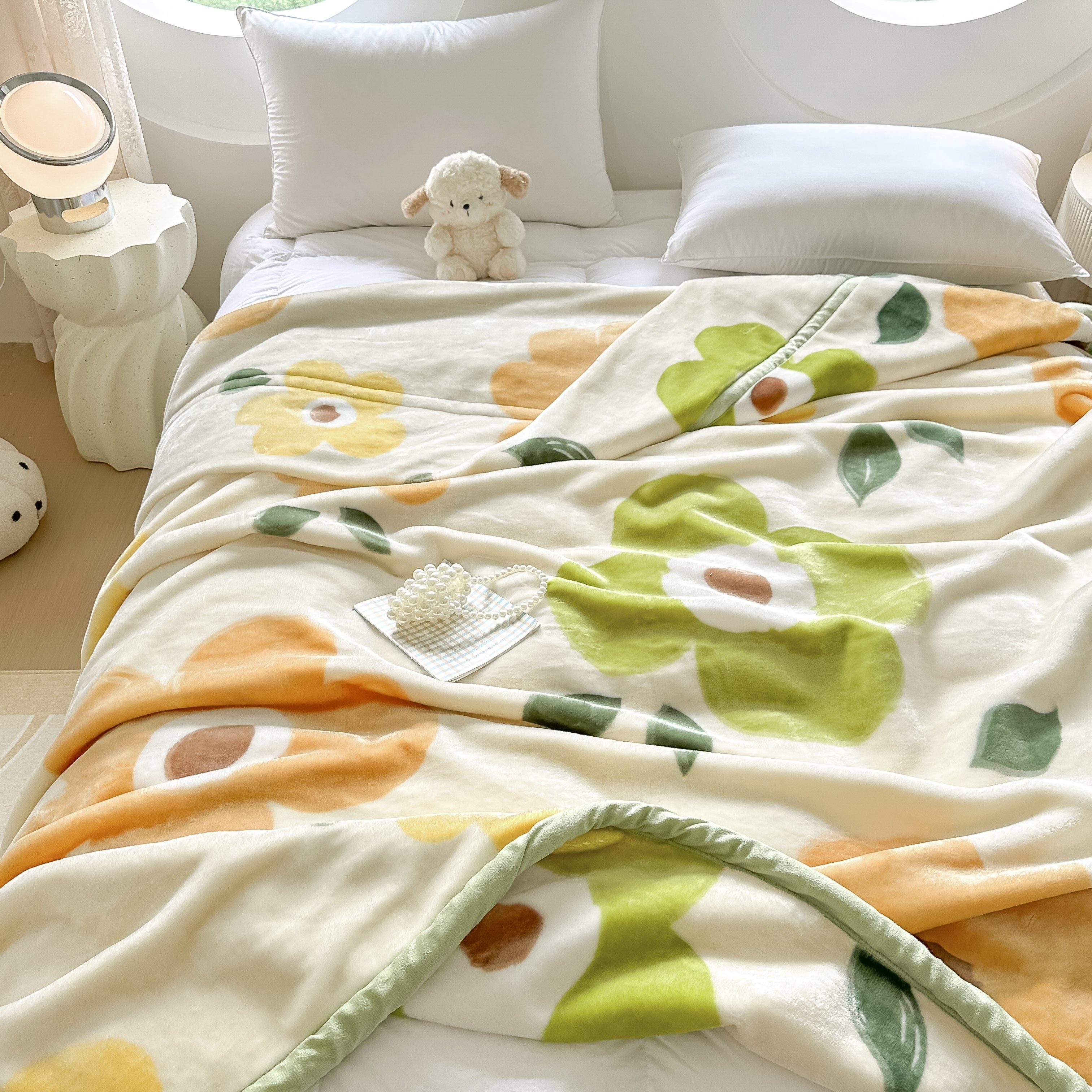 Luxurious Double-Sided Flannel Throw Blanket -Thick and Cozy Flower Blanket, All-Season Soft Couch\u002FBed Cover, Washable Decorative Throw for Home