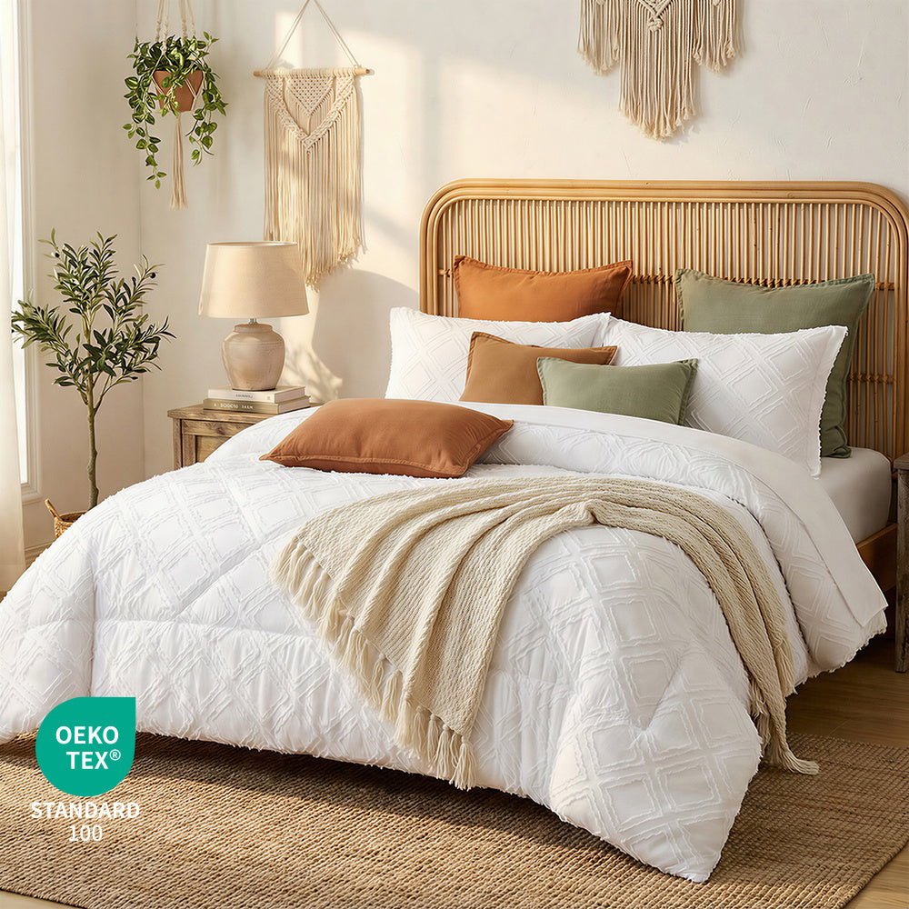 7pcs Bedding Ensemble for Year-Round Use, Featuring a Grid Cut Quilt Set with 1 Quilt, 1 Flat Sheet, 1 Mattress Protector, And 2 Or 4 Pillow Covers, Designed for Easy Comfort with High-Quality, Soft Material
