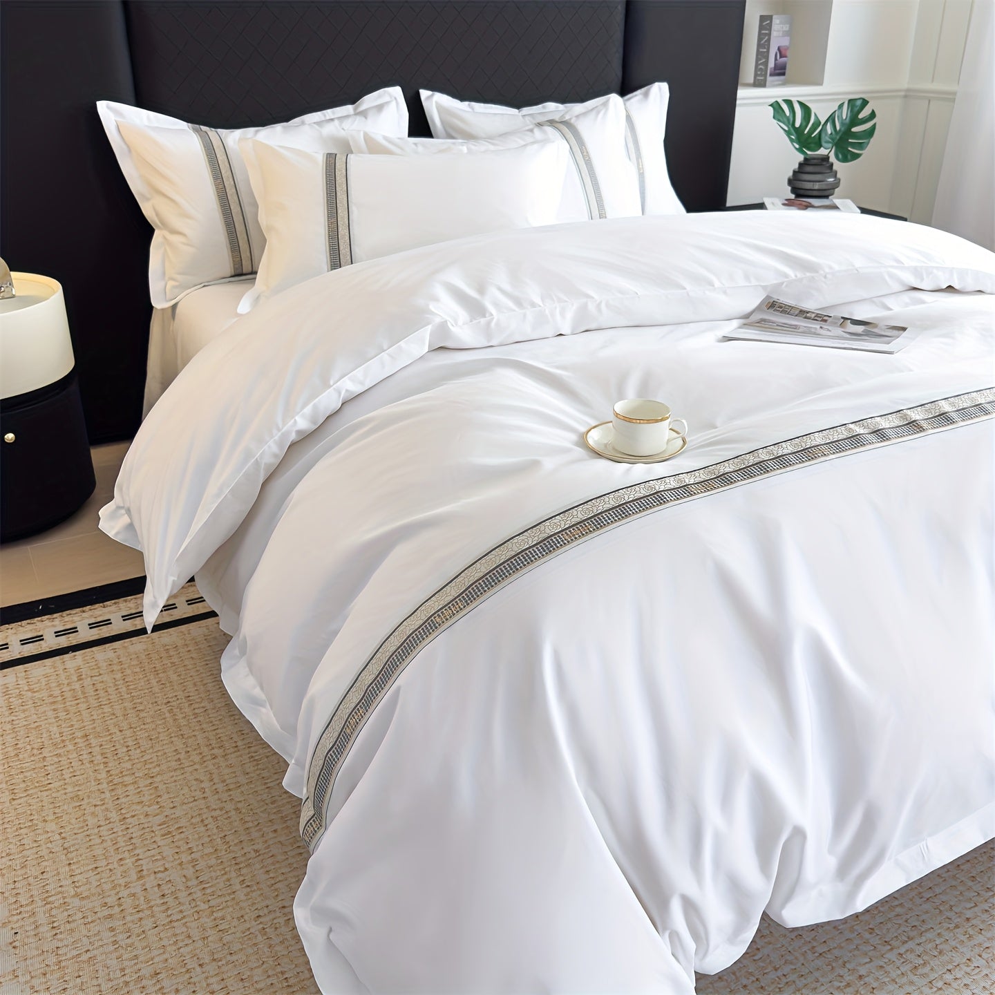 4pcs Hotel Duvet Cover Set, White Embroidered Four-Piece Luxury Bedding Set, Includes 1 Duvet Cover + 1 Flat Sheet + 2 Pillowcases, Soft and Comfortable for All Seasons, Suitable for Hotel and Guest Room Bedding