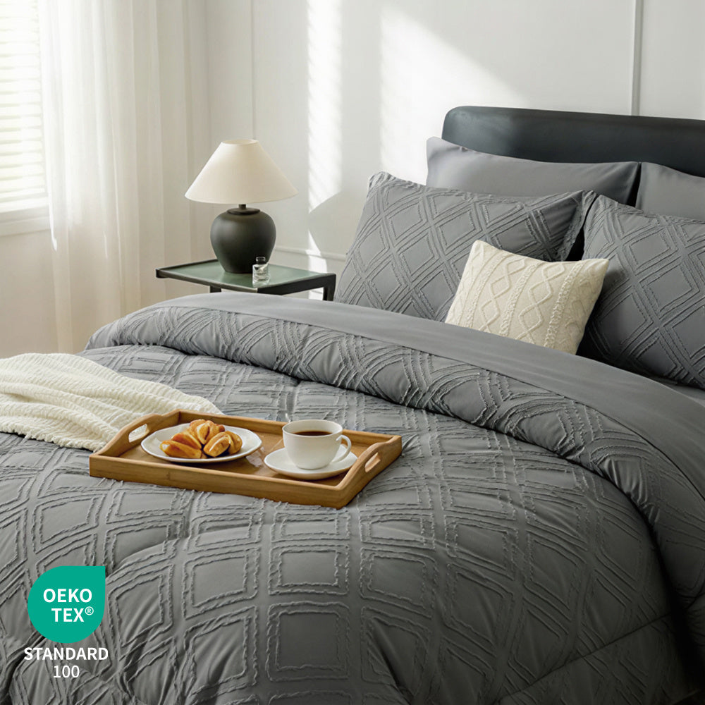 7pcs Bedding Ensemble for Year-Round Use, Featuring a Grid Cut Quilt Set with 1 Quilt, 1 Flat Sheet, 1 Mattress Protector, And 2 Or 4 Pillow Covers, Designed for Easy Comfort with High-Quality, Soft Material