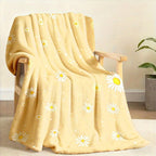 Soft | Skin-Friendly Soft Skin-Friendly 1pc Daisy Flannel Blanket | Comfortable, Machine Washable, Non-Shedding | Ideal for Couch, Living Room, Bedroom, Nap, Camping, Travel, All-Season Use