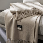 Cozy And Elegant, This French-Style Wool Blanket Is Perfect for All Seasons, Ideal for Snuggling on The Sofa Or Using As a Light Cover in Air Conditioning