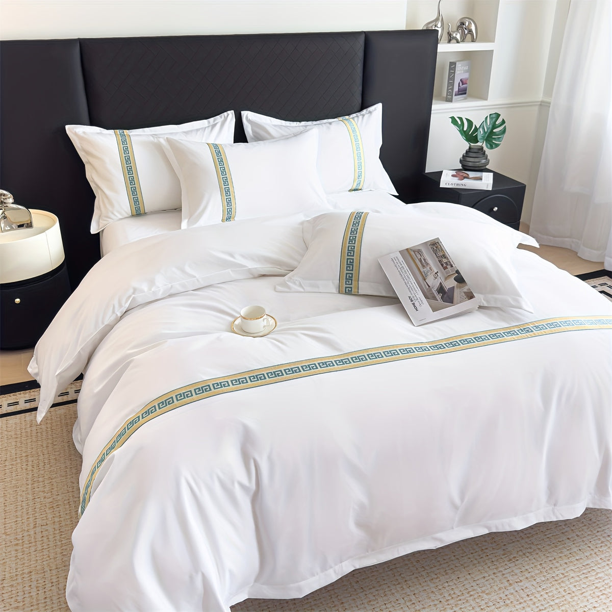 4pcs Hotel Duvet Cover Set, White Embroidered Four-Piece Luxury Bedding Set, Includes 1 Duvet Cover + 1 Flat Sheet + 2 Pillowcases, Soft and Comfortable for All Seasons, Suitable for Hotel and Guest Room Bedding