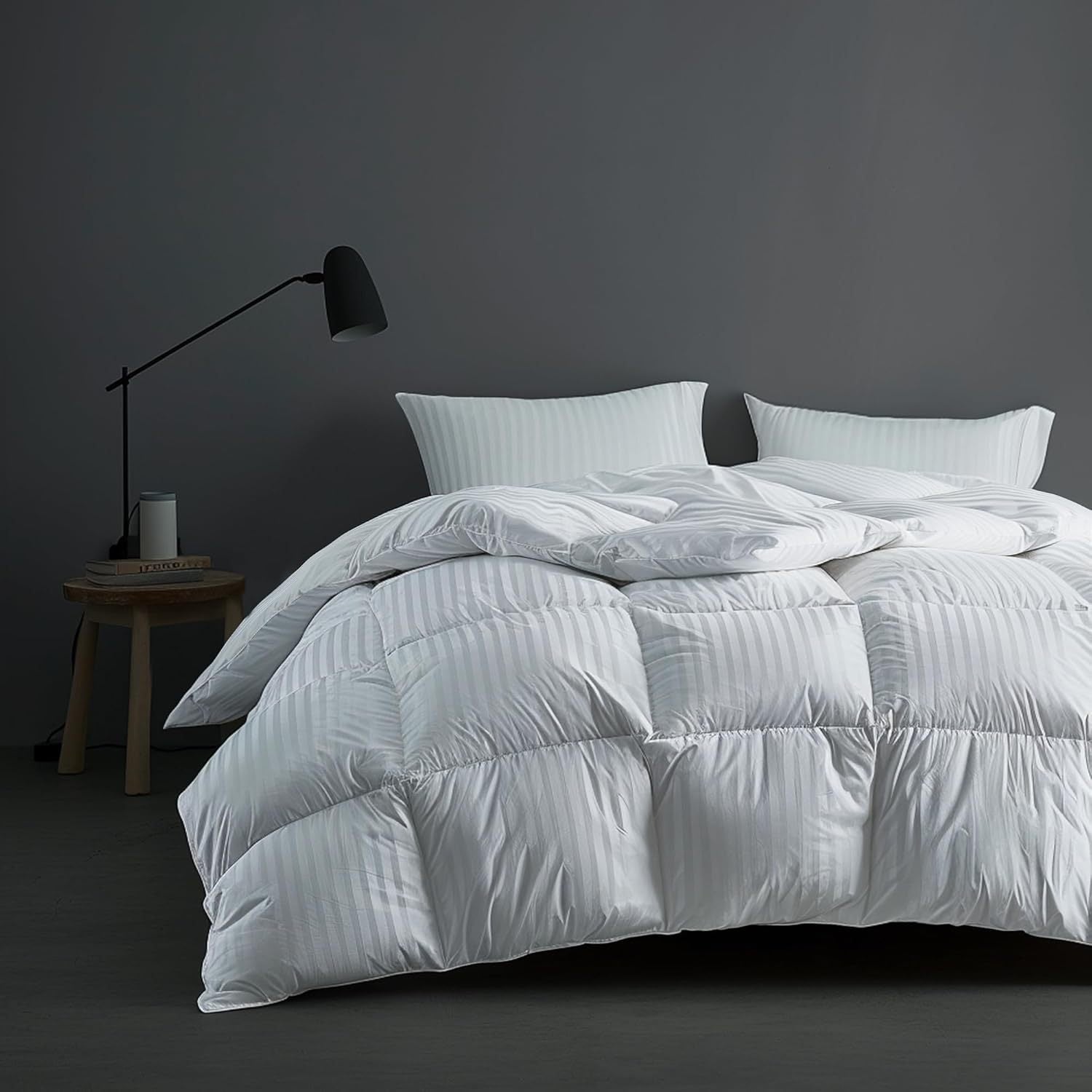 Hotel Grand Luxury White Down Comforter, 600 Fill Power All Season Down Duvet Insert, 500 Thread Count 100% Cotton Hotel Bedding Comforters with Stripe Pattern