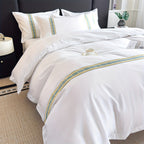 4pcs Hotel Duvet Cover Set, White Embroidered Four-Piece Luxury Bedding Set, Includes 1 Duvet Cover + 1 Flat Sheet + 2 Pillowcases, Soft and Comfortable for All Seasons, Suitable for Hotel and Guest Room Bedding